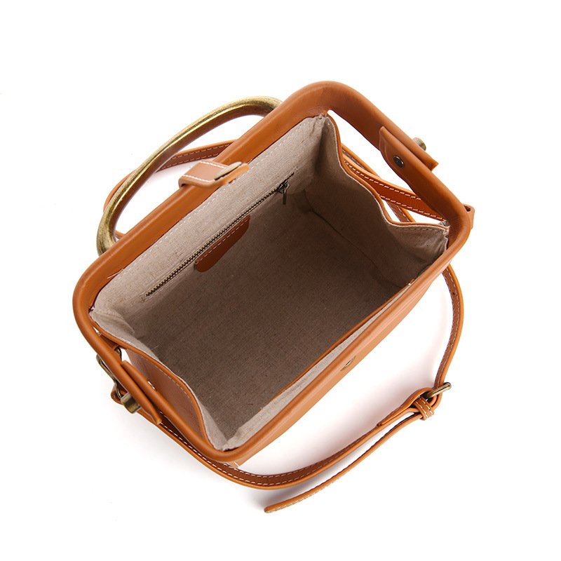 Ladies Fashion Simple Leather Messenger Bag | VaquitaRepublic