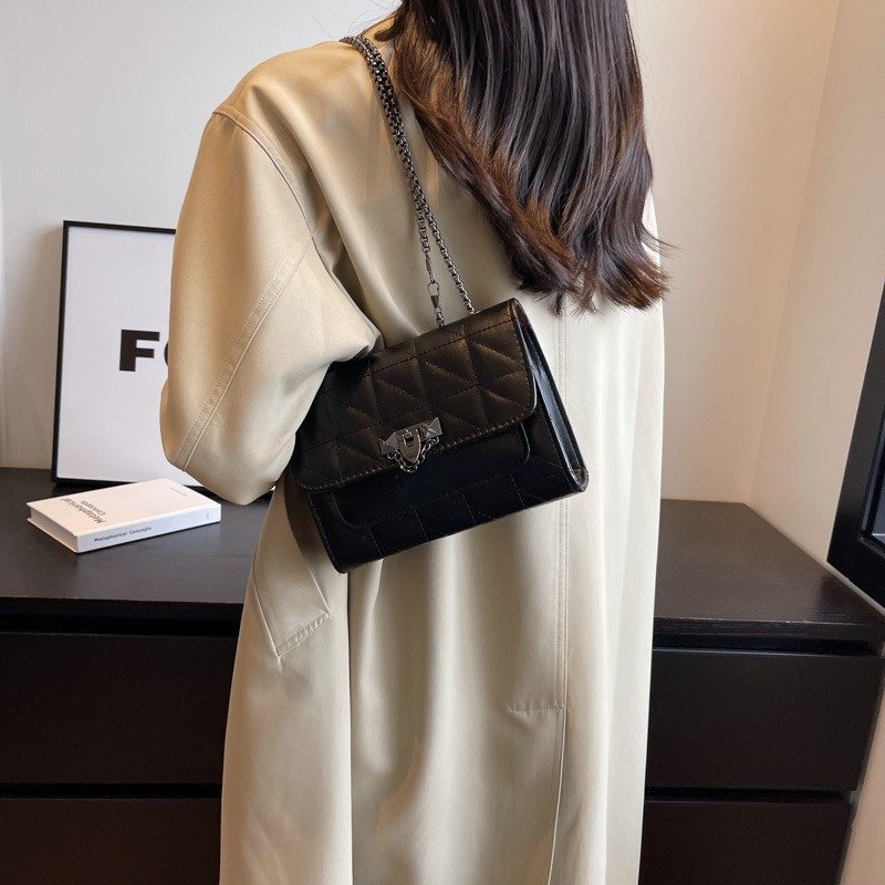 Shoulder Bag Women's Chain Lock Fashion Messenger Bag | VaquitaRepublic