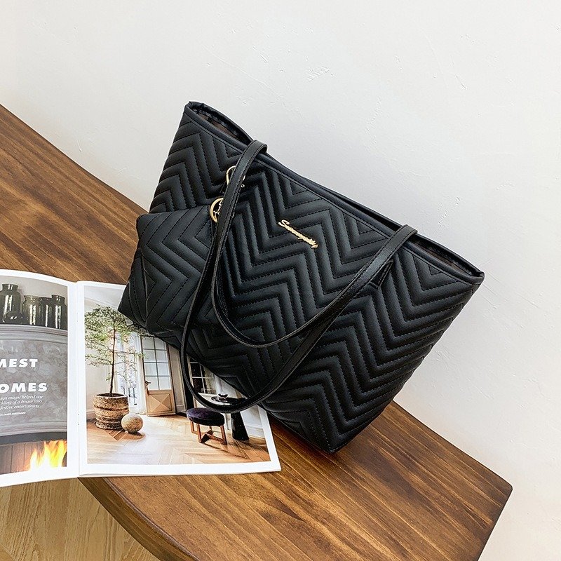 Women's Fashionable Wave Pattern Diamond Plaid Embroidered Shoulder Bag | VaquitaRepublic